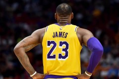 雄鹿新援首秀惊艳，雄鹿尼克斯新赛季首战获胜